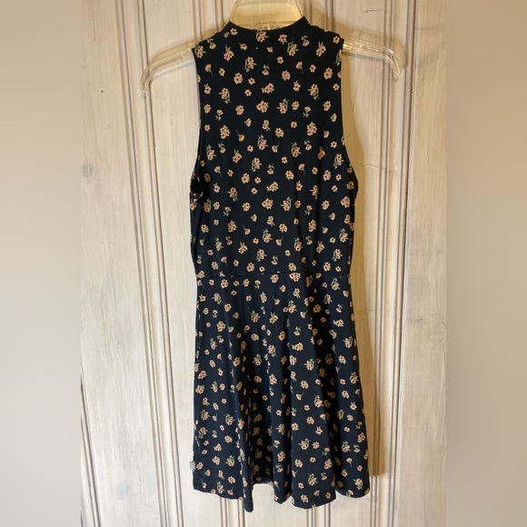 Van’s XS skater dress. Navy blue w/flower pattern. Worn only once - Picture 5 of 5